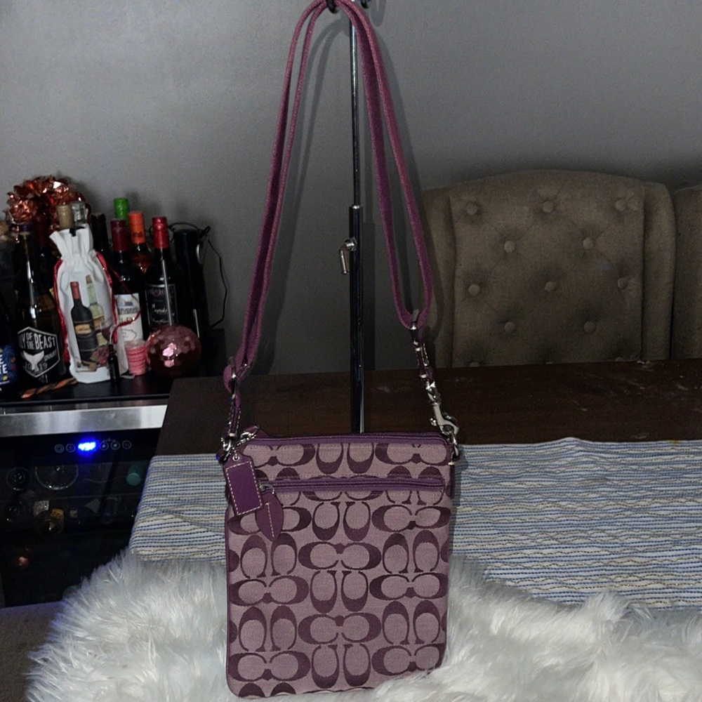 Like NEW! EUC. COACH VINTAGE LIMITED EDITION PURPLE CROSSBODY MESSENGER BAG